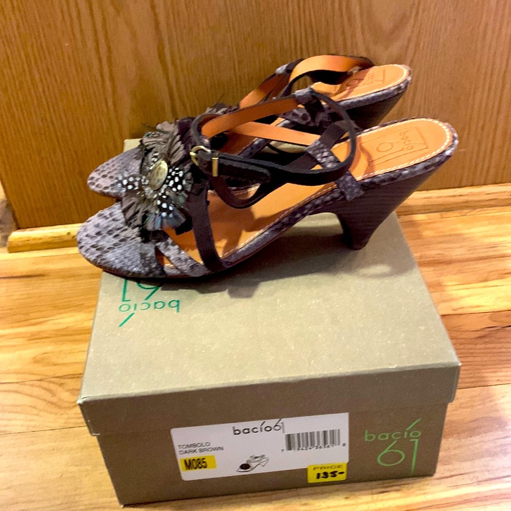 New with box Bacio 61 Tombolo 8-1/2 snakeskin leather criss cross ankle sandals
